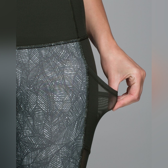 Lululemon High Times Pant Luxtreme Mesh Size 10 Jazzy White Gator Green / Gator - Picture 3 of 15